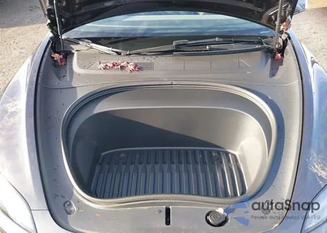 2025 Tesla Model 3 Long Range Rear-Wheel Drive/Standard Rear-Wheel Drive z USA, uszkodzony, nr VIN 5YJ3E1EA1SF057849